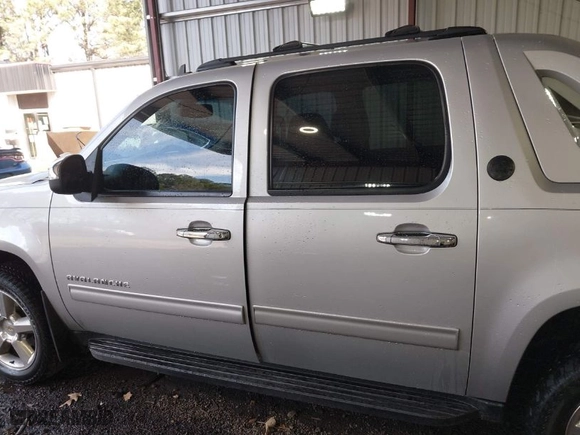 2013 Chevrolet Avalanche LT with VIN 3GNTKFE7XDG271401, listed as a IAAI auction lot 41213564 with 155,521 mi miles. Bid and sale history available at carsss.com. Image 14.