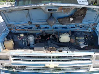 1989 Chevrolet Chevy Van z VIN 1GCEG25K3K7104404, wystawiony jako IAAI lot #42266335 z przebiegiem 96 272 mil mil oraz . Historia ofert i sprzedaży dostępna na DreamBid. Obrazek 10.