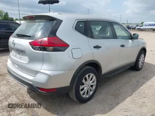 2017 Nissan Rogue S z VIN KNMAT2MTXHP552538, wystawiony jako IAAI lot #42413023 z przebiegiem 52 993 mil mil oraz . Historia ofert i sprzedaży dostępna na DreamBid. Obrazek 4.