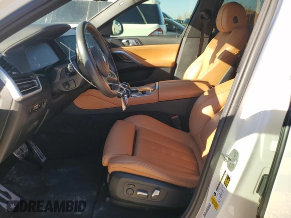 2021 BMW X6 sDrive40i z VIN 5UXCY4C01M9E24444, wystawiony jako Copart lot #79725094 z przebiegiem 119 066 mil mil oraz Czysty tytuł • Clean title. Historia ofert i sprzedaży dostępna na DreamBid. Obrazek 7.