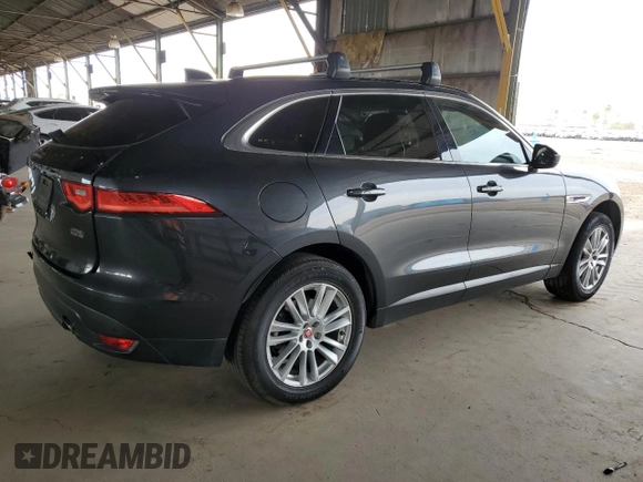 2019 Jaguar F-Pace 25t Prestige z VIN SADCK2FX6KA352301, wystawiony jako Copart lot #59012125 z przebiegiem 98 632 mil mil oraz Szkoda całkowita • Salvage title. Historia ofert i sprzedaży dostępna na DreamBid. Obrazek 3.
