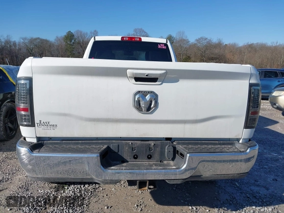2018 Ram 2500 Tradesman с VIN 3C6UR5HJ0JG216906, выставлен на аукционе IAAI как лот 41409441 с пробегом 122 401 миль миль и . История ставок и продаж доступна на DreamBid. Изображение 16.
