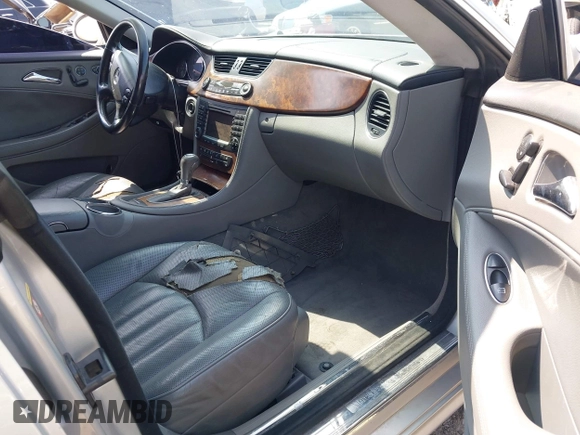 2006 Mercedes-Benz CLS 500 z VIN WDDDJ75X06A021842, wystawiony jako IAAI lot #42473311 z przebiegiem 164 276 mil mil oraz . Historia ofert i sprzedaży dostępna na DreamBid. Obrazek 5.