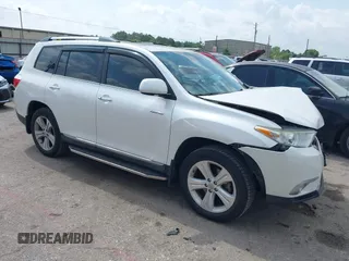 2013 Toyota Highlander Limited z VIN 5TDYK3EH4DS141055, wystawiony jako IAAI lot #42164105 z przebiegiem 61 748 mil mil oraz . Historia ofert i sprzedaży dostępna na DreamBid. Obrazek 1.
