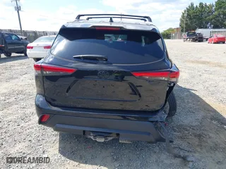 2022 Toyota Highlander XLE with VIN 5TDGZRBH1NS240125, listed as a IAAI auction lot 40176703 with 24,833 mi miles. Bid and sale history available at carsss.com. Image 16.