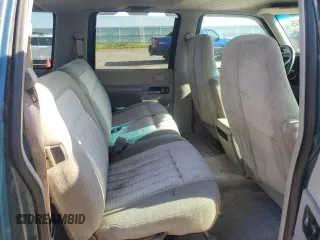 1994 GMC Suburban z VIN 1GKFK16K4RJ754534, wystawiony jako Copart lot #56044145 z przebiegiem 224 747 mil mil oraz Nie do naprawy • Non repairable. Historia ofert i sprzedaży dostępna na DreamBid. Obrazek 10.