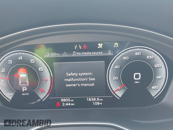 2025 Audi Q5 S line Premium z VIN WA1GAAFYXS2020823, wystawiony jako IAAI lot #42318926 z przebiegiem 9805 mil mil oraz . Historia ofert i sprzedaży dostępna na DreamBid. Obrazek 7.