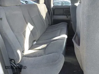 2005 Chevrolet Silverado 1500 Work Truck z VIN 2GCEK19V851367356, wystawiony jako IAAI lot #41448496 z przebiegiem 185 625 mil mil oraz . Historia ofert i sprzedaży dostępna na DreamBid. Obrazek 8.