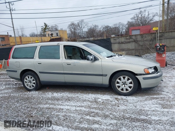 2001 Volvo V70 with VIN YV1SW61R412116714, listed as a IAAI auction lot 41241427 with 133,812 mi miles. Bid and sale history available at carsss.com. Image 13.
