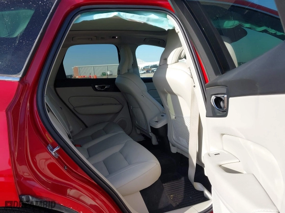 2020 Volvo XC60 Momentum with VIN YV4102RK5L1534448, listed as a IAAI auction lot 41290006 with 38,988 mi miles. Bid and sale history available at carsss.com. Image 8.