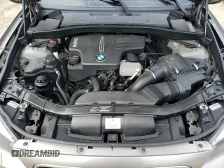 2013 BMW X1 xDrive28i z VIN WBAVL1C59DVR83695, wystawiony jako Copart lot #53530785 z przebiegiem Nie podano mil oraz Czysty tytuł • Clean title. Historia ofert i sprzedaży dostępna na DreamBid. Obrazek 12.