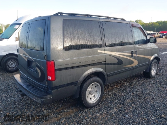 1994 Chevrolet Astro with VIN 1GNDM19Z5RB122102, listed as a IAAI auction lot 42011683 with 286,157 mi miles. Bid and sale history available at carsss.com. Image 4.