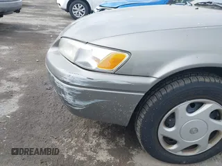 1998 Toyota Camry LE z VIN 4T1BF22K2WU042166, wystawiony jako IAAI lot #42416930 z przebiegiem 124 809 mil mil oraz . Historia ofert i sprzedaży dostępna na DreamBid. Obrazek 6.
