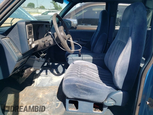 1992 GMC Sierra 2500 z VIN 2GTFK29K3N1539843, wystawiony jako Copart lot #45037335 z przebiegiem 146 355 mil mil oraz Szkody całkowita. Historia ofert i sprzedaży dostępna na DreamBid. Obrazek 7.