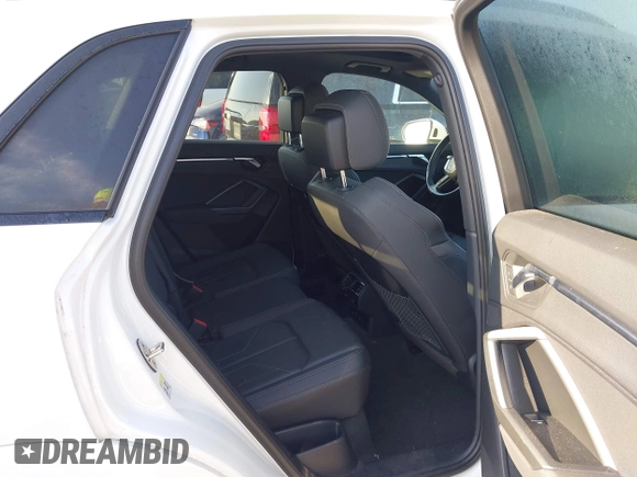 2021 Audi Q3 S line Premium z VIN WA1DECF35M1063868, wystawiony jako IAAI lot #42247128 z przebiegiem 89 959 mil mil oraz . Historia ofert i sprzedaży dostępna na DreamBid. Obrazek 8.