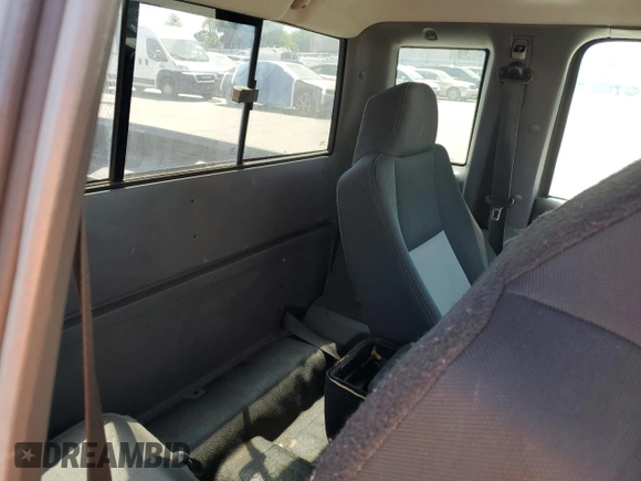 2008 Ford Ranger XL z VIN 1FTZR15E38PA59134, wystawiony jako Copart lot #58420975 z przebiegiem 139 373 mil mil oraz Szkoda całkowita • Salvage title. Historia ofert i sprzedaży dostępna na DreamBid. Obrazek 10.