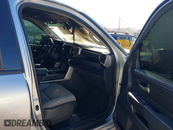 2022 Toyota Tundra 2WD SR5 with VIN 5TFLA5AB2NX012365, listed as a IAAI auction lot 41525349 with 1 mi miles. Bid and sale history available at carsss.com. Image 5.