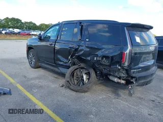 2023 Cadillac Escalade 4WD Sport z VIN 1GYS4EKL2PR351882, wystawiony jako IAAI lot #41555895 z przebiegiem 58 703 mil mil oraz . Historia ofert i sprzedaży dostępna na DreamBid. Obrazek 3.