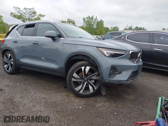 2023 Volvo XC40 Ultimate Bright Theme с VIN YV4L12UAXP2025895, выставлен на аукционе IAAI как лот 42294917 с пробегом 5 384 миль миль и . История ставок и продаж доступна на DreamBid. Изображение 1.