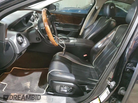 2014 Jaguar XJ with VIN SAJWA1CZ0E8V61168, listed as a Copart auction lot 54383215 with 137,724 mi miles and Salvage Title. Bid and sale history available at DreamBid. Image 7.