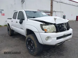 2008 Toyota Tacoma z VIN 5TELU42N58Z560464, wystawiony jako IAAI lot #41698272 z przebiegiem 208 441 mil mil oraz . Historia ofert i sprzedaży dostępna na DreamBid. Obrazek 1.