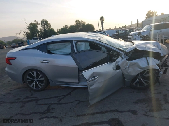 2018 Nissan Maxima SL with VIN 1N4AA6AP5JC387702, listed as a IAAI auction lot 41229493 with 111,693 mi miles. Bid and sale history available at carsss.com. Image 13.