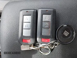 2018 Mitsubishi Outlander SEL z VIN JA4AR4AW0JZ011009, wystawiony jako IAAI lot #42026230 z przebiegiem 77 123 mil mil oraz . Historia ofert i sprzedaży dostępna na DreamBid. Obrazek 11.