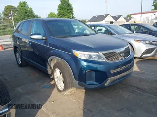 2014 Kia Sorento LX z VIN 5XYKT4A66EG425363, wystawiony jako IAAI lot #42498760 z przebiegiem 125 282 mil mil oraz . Historia ofert i sprzedaży dostępna na DreamBid. Obrazek 1.