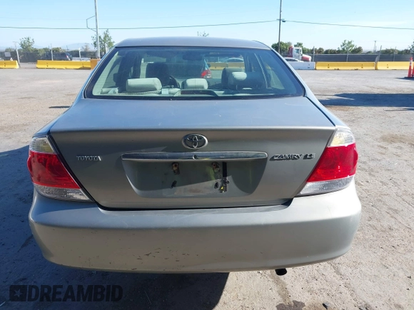 2005 Toyota Camry LE z VIN 4T1BE30K65U543152, wystawiony jako IAAI lot #42183864 z przebiegiem 228 285 mil mil oraz . Historia ofert i sprzedaży dostępna na DreamBid. Obrazek 16.