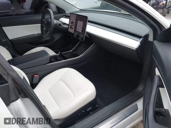 2020 Tesla Model 3 Performance z VIN 5YJ3E1EC4LF625109, wystawiony jako IAAI lot #41735149 z przebiegiem 95 010 mil mil oraz . Historia ofert i sprzedaży dostępna na DreamBid. Obrazek 5.