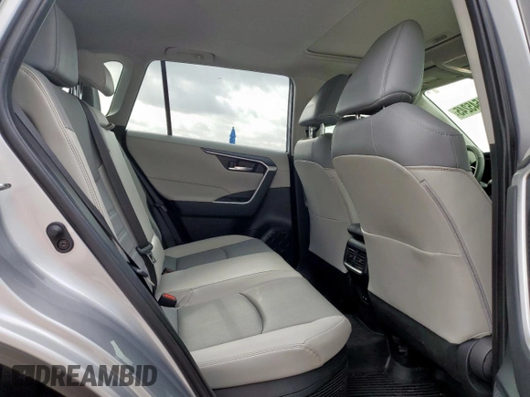 2023 Toyota RAV4 Hybrid XLE Premium с VIN JTMB6RFVXPD082594, выставлен на аукционе Copart как лот 61545245 с пробегом 8 075 миль миль и Списание • Salvage title. История ставок и продаж доступна на DreamBid. Изображение 10.