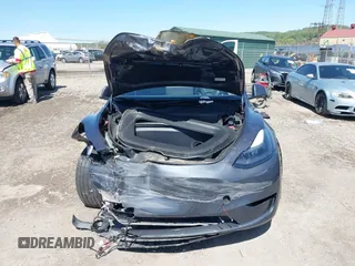 2023 Tesla Model Y Long Range z VIN 7SAYGDEE8PA191415, wystawiony jako IAAI lot #42155577 z przebiegiem 42 149 mil mil oraz . Historia ofert i sprzedaży dostępna na DreamBid. Obrazek 13.