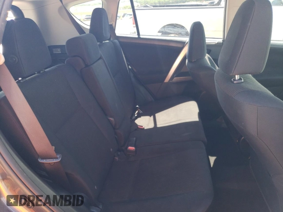 2017 Toyota RAV4 LE z VIN JTMBFREV0HJ703801, wystawiony jako Copart lot #60272025 z przebiegiem 73 370 mil mil oraz Szkoda całkowita • Salvage title. Historia ofert i sprzedaży dostępna na DreamBid. Obrazek 10.