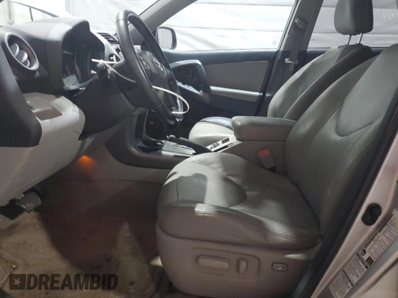 2011 Toyota RAV4 Limited z VIN 2T3DF4DV6BW116623, wystawiony jako Copart lot #59926225 z przebiegiem 198 205 mil mil oraz Szkoda całkowita • Salvage title. Historia ofert i sprzedaży dostępna na DreamBid. Obrazek 7.