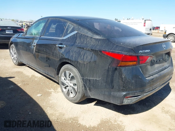 2022 Nissan Altima 2.5 S with VIN 1N4BL4BV8NN300823, listed as a IAAI auction lot 41836334 with 47,296 mi miles. Bid and sale history available at carsss.com. Image 3.