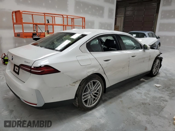 2025 BMW 5 Series 540i xDrive with VIN WBA63FJ03SCU11555, listed as a Copart auction lot 41510425 with 655 mi miles and Clean Title. Bid and sale history available at carsss.com. Image 3.