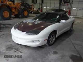 2002 Pontiac Firebird Firebird z VIN 2G2FS22K622160596, wystawiony jako IAAI lot #42068980 z przebiegiem 243 922 mil mil oraz . Historia ofert i sprzedaży dostępna na DreamBid. Obrazek 2.