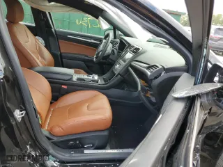 2019 Ford Fusion Energi Titanium with VIN 3FA6P0SU5KR162964, listed as a Copart auction lot 61039342 with 32,736 mi miles. Bid and sale history available at carsss.com. Image 5.