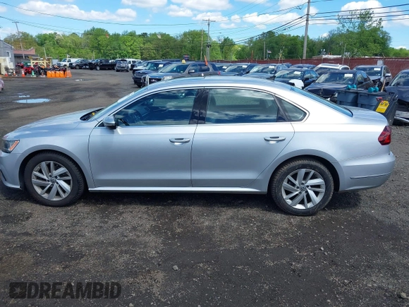 2018 Volkswagen Passat SE z VIN 1VWBA7A38JC004818, wystawiony jako IAAI lot #42205205 z przebiegiem 105 559 mil mil oraz . Historia ofert i sprzedaży dostępna na DreamBid. Obrazek 15.