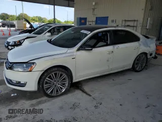 2015 Volkswagen Passat SE with VIN 1VWBS7A33FC026231, listed as a Copart auction lot 52021205 with 180,507 mi miles and Salvage title. Bid and sale history available at DreamBid. Image 1.