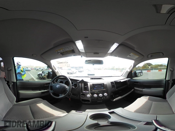 2011 Toyota Tundra z VIN 5TFEY5F14BX106229, wystawiony jako IAAI lot #42118006 z przebiegiem 96 465 mil mil oraz . Historia ofert i sprzedaży dostępna na DreamBid. Obrazek 18.