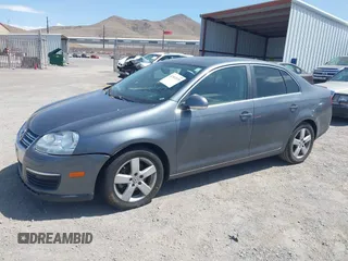 2009 Volkswagen Jetta SE z VIN 3VWRZ71K09M088979, wystawiony jako IAAI lot #42532075 z przebiegiem 179 179 mil mil oraz . Historia ofert i sprzedaży dostępna na DreamBid. Obrazek 2.
