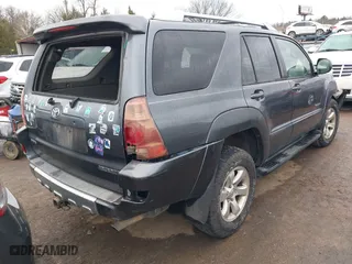 2005 Toyota 4Runner SR5 with VIN JTEZU14R258025609, listed as a IAAI auction lot 41492535 with 111,058 mi miles. Bid and sale history available at carsss.com. Image 4.