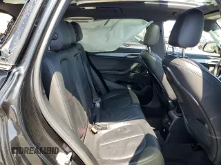 2018 BMW X1 xDrive28i z VIN WBXHT3C33J5L24441, wystawiony jako Copart lot #60468645 z przebiegiem 83 339 mil mil oraz Szkoda całkowita • Salvage title. Historia ofert i sprzedaży dostępna na DreamBid. Obrazek 10.