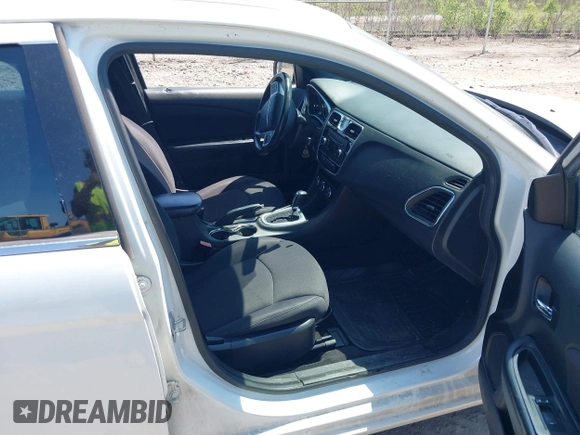2014 Chrysler 200 Touring with VIN 1C3CCBBB9EN183489, listed as a IAAI auction lot 42115521 with 147,284 mi miles. Bid and sale history available at carsss.com. Image 5.