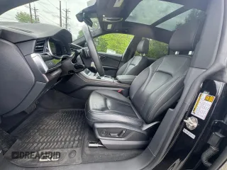 2021 Audi Q8 Premium Plus z VIN WA1EVAF12MD009515, wystawiony jako Copart lot #59317645 z przebiegiem 92 309 mil mil oraz Tytuł czysty. Historia ofert i sprzedaży dostępna na DreamBid. Obrazek 5.