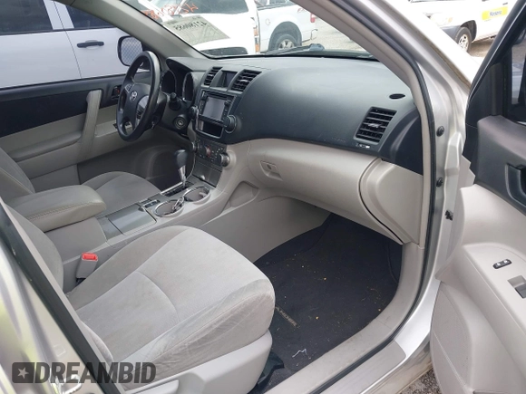 2013 Toyota Highlander with VIN 5TDZA3EH0DS037993, listed as a IAAI auction lot 42180685 with 212,729 mi miles and . Bid and sale history available at DreamBid. Image 5.