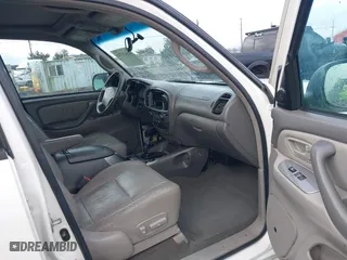 2003 Toyota Sequoia Limited with VIN 5TDBT48A43S183652, listed as a IAAI auction lot 41549774 with 250,505 mi miles. Bid and sale history available at carsss.com. Image 5.
