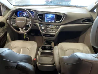 2018 Chrysler Pacifica Touring L z VIN 2C4RC1BG9JR170993, wystawiony jako Copart lot #56749955 z przebiegiem 205 310 mil mil oraz Nie do naprawy. Historia ofert i sprzedaży dostępna na DreamBid. Obrazek 8.