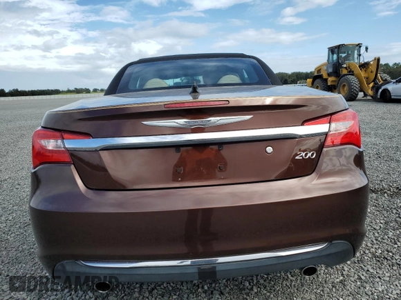 2013 Chrysler 200 Touring z VIN 1C3BCBEGXDN609899, wystawiony jako Copart lot #74966724 z przebiegiem 38 028 mil mil oraz Szkoda całkowita • Salvage title. Historia ofert i sprzedaży dostępna na DreamBid. Obrazek 6.